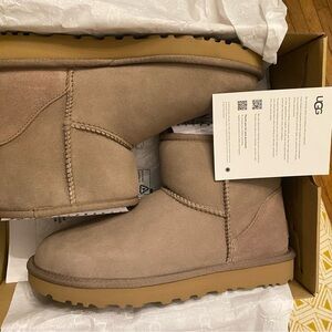 🤎 NIB RARE COLOUR IN CARIBOU 🤎 UGG Classic Mini ll Boots